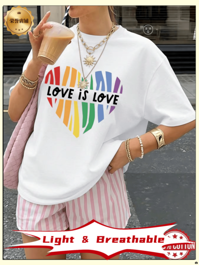Літній жіночий одяг до Pride Month, вільна повсякденна жіноча сорочка з принтом <<Love Is Love», візерунком у райдужних серцях і смугах