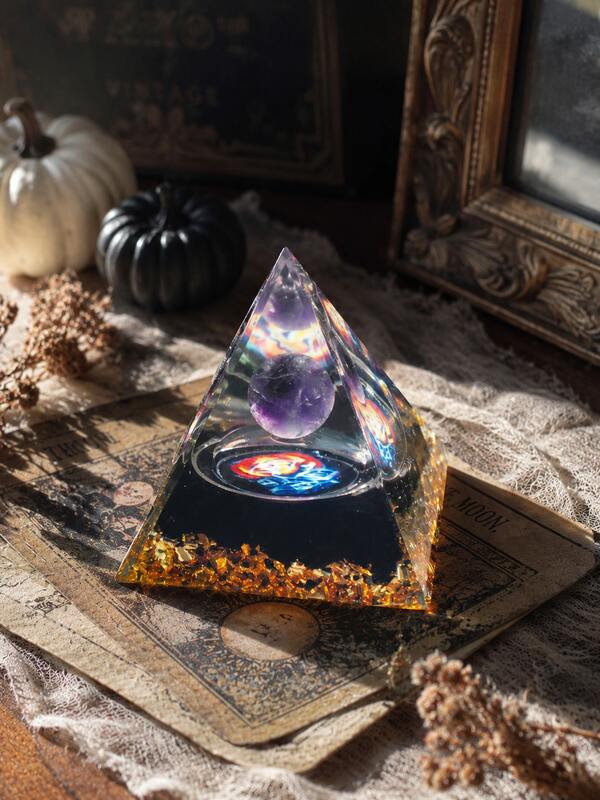 1pc Mysterious Halloween Pumpkin Pattern Pyramid Ornament, Thriller Witch Style Pyramid Decor, Clear Desktop Decoration, Pumpkin Theme Shelf Decor, Halloween Party Supplies, Haunted House Desktop Centerpiece, Gothic Home Decor, Autumn Holiday Fireplace Mantel Ornament, Office Desk Decor, Witch Theme Room Decoration, Trick Or Treat Party Accessory, Horror Theme Photo Prop, Decorative Pyramid Gift, Halloween Shelf Small Party Decor