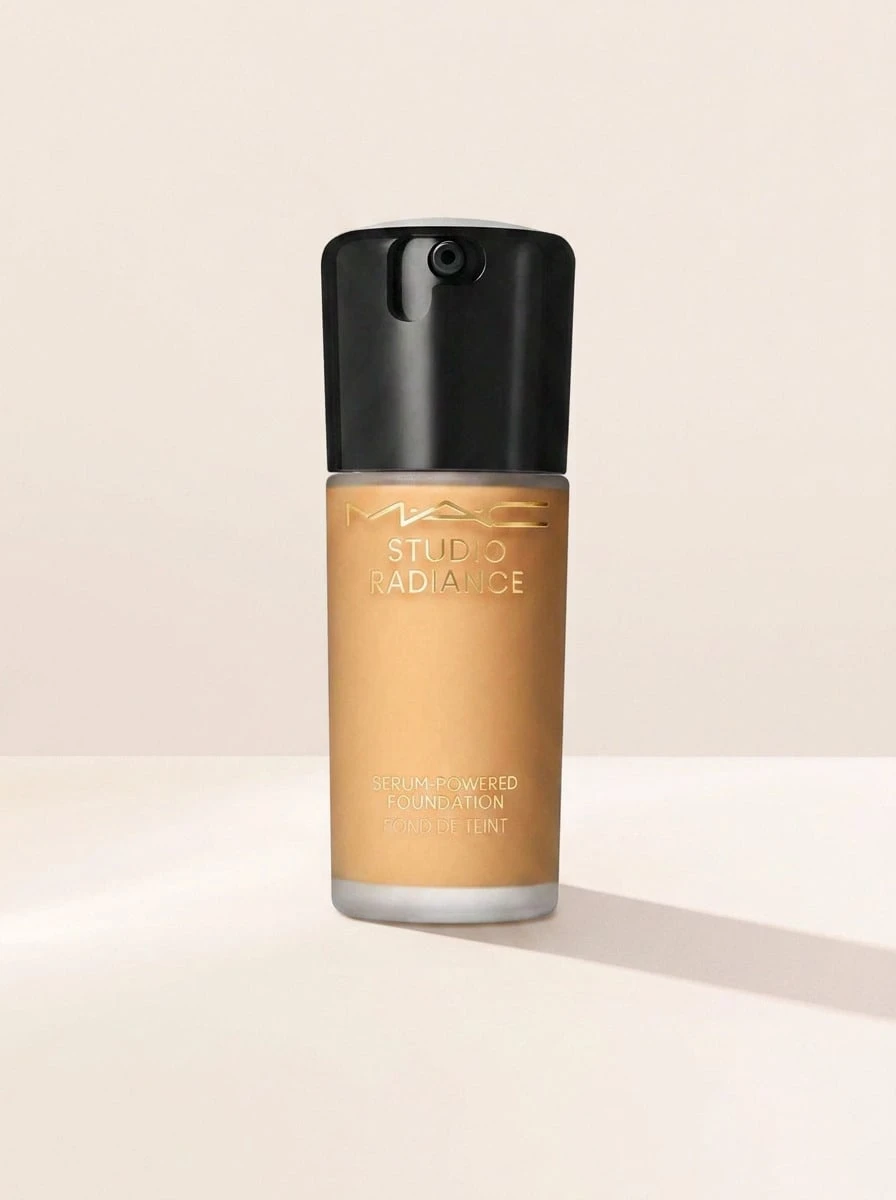 MAC Serum Powd Found NC30 – Foundation, Radiant Finish, For Dry Skin, NC30, Hyaluronic Acid, Suitable For Daily Makeup Routine - NC30 - View 1