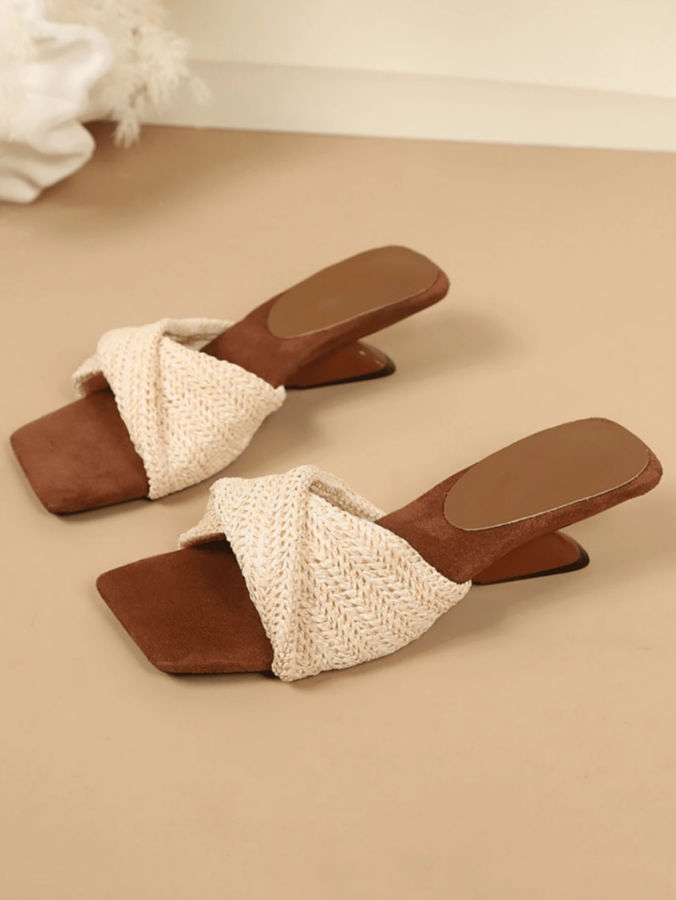 Sandal cao gót nữ đế xuýt bất đối xứng, gối mềm phối màu patchwork họa tiết dệt thắt nút, phù hợp đi làm, đi biển, hẹn hò và nhiều dịp - Màu be - Xem 1
