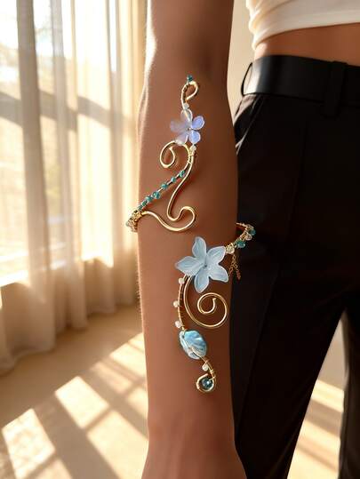 1 pièce Ensemble de bracelet manchette doré, bracelet ouvert réglable avec fil torsadé motif floral en spirale avec fleur bleue, coquillage & cristal, bijoux pour femmes mariage plage fête
