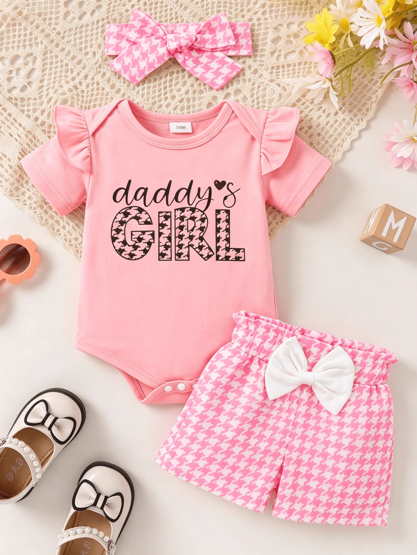 3pcs/Set, Baby Girl, Soft & Comfortable, Casual Cute Elegant, "Daddy's Little Princess" Letter Slogan Ruffle Short Sleeve Bodysuit And Bow Decor Houndstooth Shorts And Headband, Baby Girl Clothing, Infant Clothing, Newborn Baby Girl Clothing, Girl Clothing Set, Suitable For Daily, Party, Vacation, Outdoor Activities