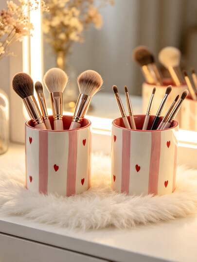 1pc INS Style Hand-Painted Striped Heart Ceramic Storage Holder, Makeup Brush Holder, Eyebrow Pencil Eyeliner Lipstick Organizer, Desktop Decor Ornament, Holiday Gift For Family And Friends,Bedroom Room Decor,Back To School