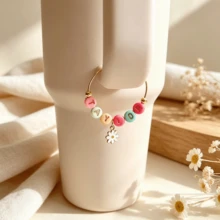 Customized Macaron Color Letter Bead Daisy Pendant, Personalized Name Gold Round Wine Glass Charm, Handmade Colorful Custom Text Cup Identifier Gift - Champagne Glass Name Tags - View 4