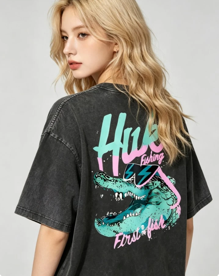 Top, y2kUnisex Huk Fishing Crocodile Graphic Oversized T-Shirt, 100% gewaschene Baumwolle, Retro Streetwear, Sommer Outdoor Casual Top, beidseitiger Druck, ideales Geschenk für Angler. - Schwarz - Übersicht 1