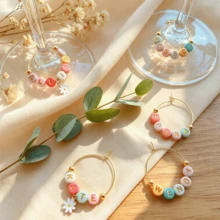 Customized Macaron Color Letter Bead Daisy Pendant, Personalized Name Gold Round Wine Glass Charm, Handmade Colorful Custom Text Cup Identifier Gift - Champagne Glass Name Tags - View 3