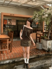 女款秋季美式風露肩短袖針織T恤，刺繡細節，可愛休閒上衣，適合夏季 - 棕色 - 查看 5