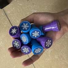15/25/35件組冬季雪花印章，多色塑膠雪花手蓋印章，適用卡片製作、聖誕節假期派對禮物 - 彩色 - 查看 10