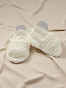 1 Pasang Sandal Bayi Rajutan Tangan, Putih, Ujung Terbuka dengan Tali Kancing, Sepatu Bayi Baru Lahir - Putih - View 5