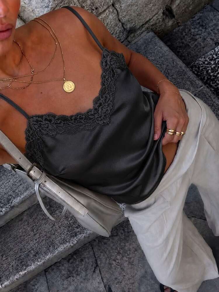 VIVINA 女款純色優雅蕾絲拼接V領細肩帶背心上衣，黃黑配色休閒夏季款 - 黑色 - 查看 1