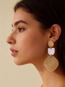 1 Pair INS Cream Nude 3-Layer Patchwork Woven Square Earrings, Soft Korean Style Commute Beach Vacation Relaxed Vibe Dangle Straw Woven Women's Earrings, Suitable For Beach Vacation, Spring/Summer Picnic Camping, Daily Office Commute, Ancient Town Artistic Travel Photography, Matching With Beige/Cream/Coffee Linen Dresses - Multicolor - View 7