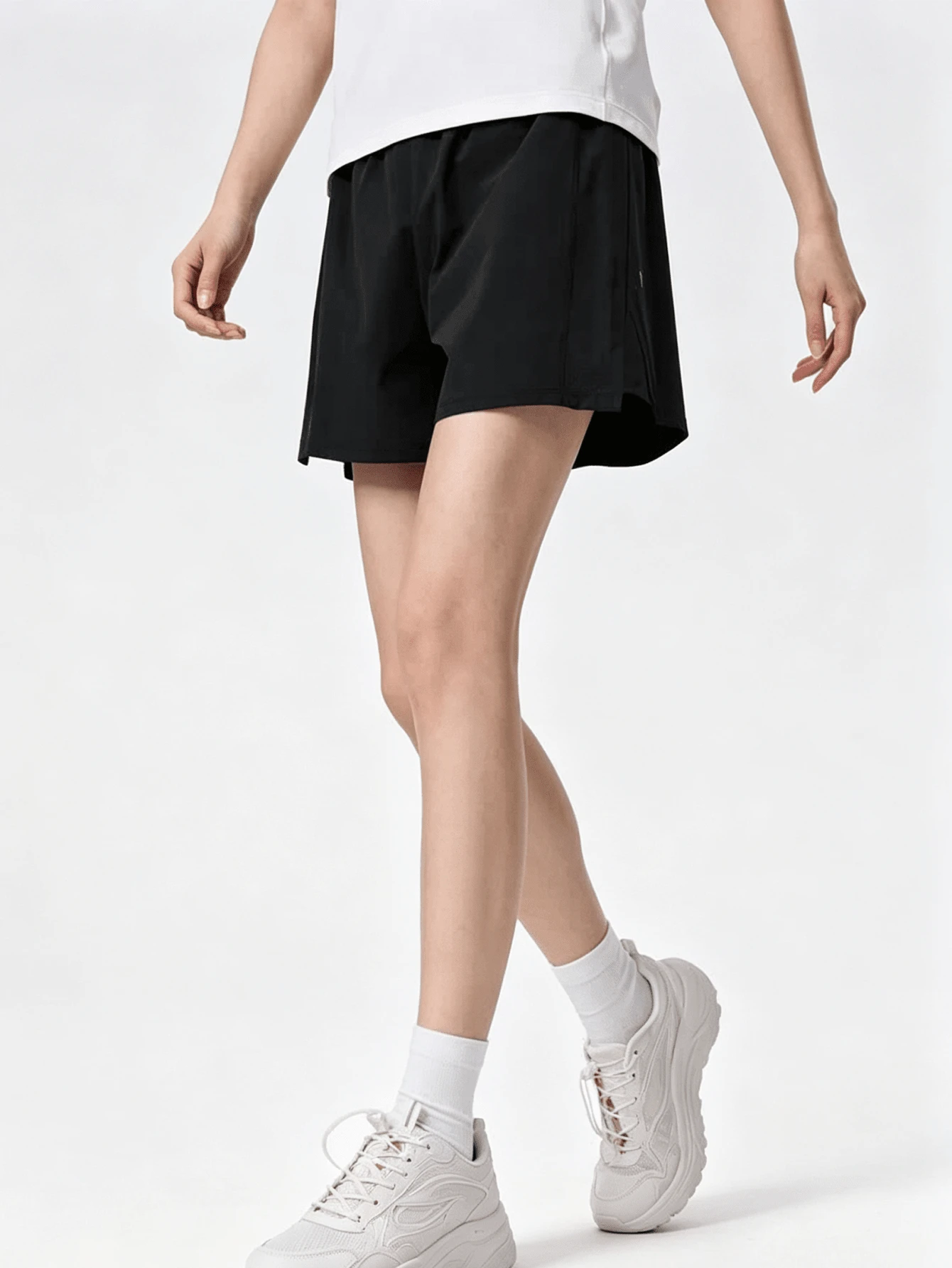 CAMEL CROWN 女款運動短褲,冰感防曬跑步短褲,快乾透氣防磨擦休閒短褲 - 幻影黑 - 查看 1