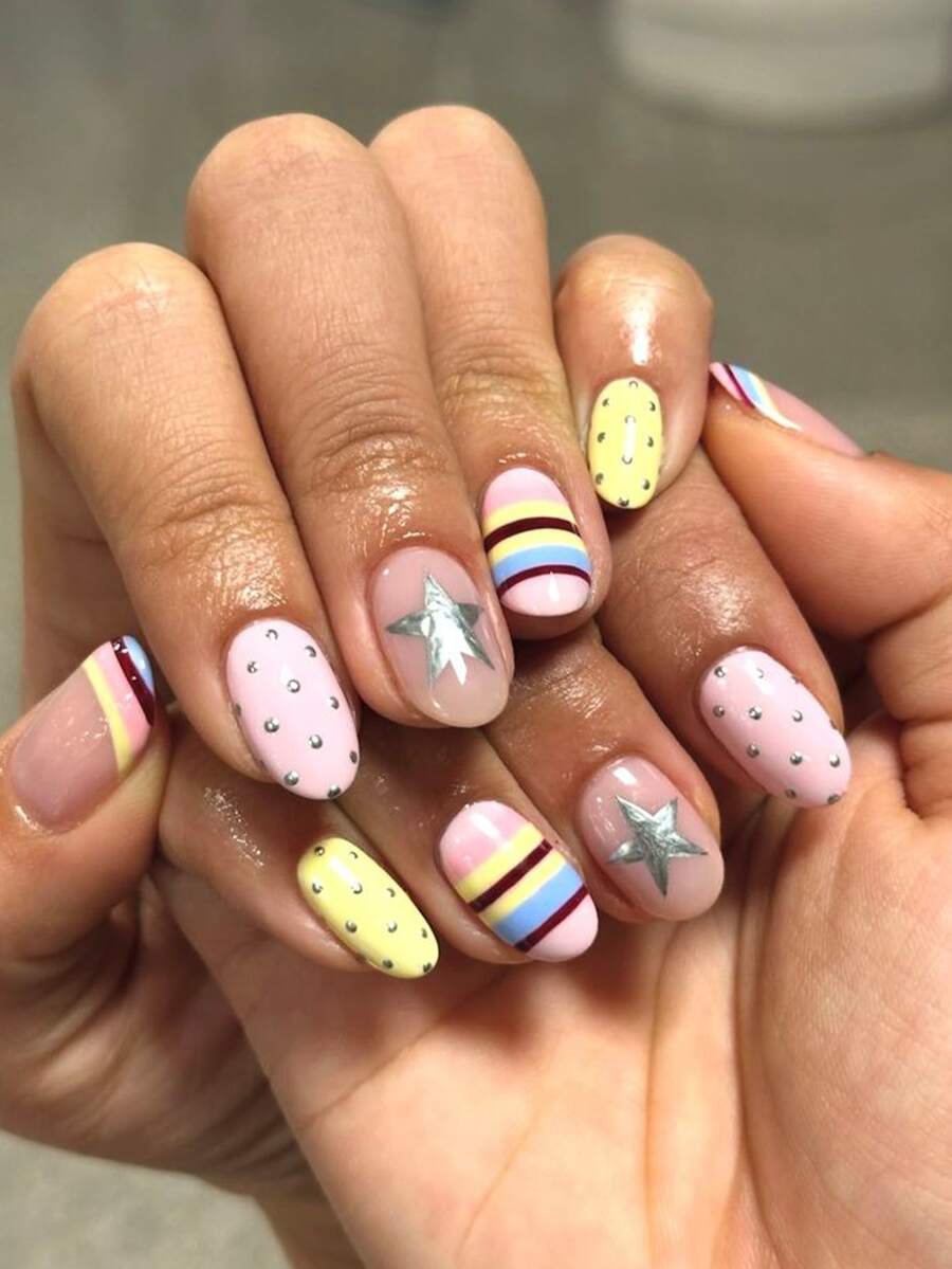 24pcs Colorful Press On Nails Star False Nails Silver Polka Dots Nails Press On Short Fake Nails Oval Shape Press On Nails Manicure Set Includes 1sheet Adhesive Tabs & 1pc Nail File Suitable For Everyday Wear - 彩色 - 查看 1