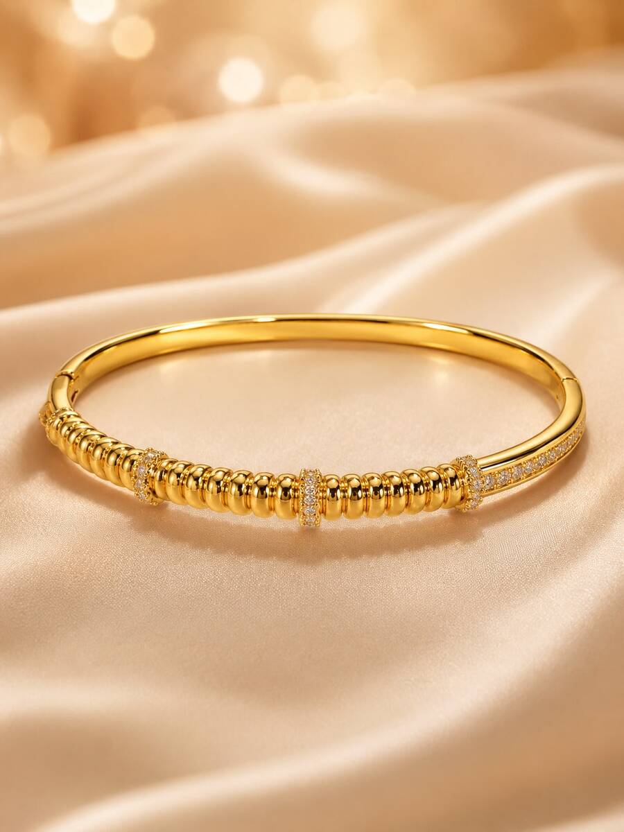 1 chiếc vòng tay dạng cuff kín đính đá rhinestone vân nổi màu vàng, trang trí tinh tế dành cho nữ - vòng đeo tay - Xem 1
