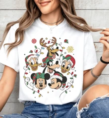 Disney Mickey Familie Weihnachts T-Shirt locker für Damen & Herren, Motiv mit allen Figuren in Lichterkranz, 100% reine Baumwolle, für Parkausflug & Alltag, perfektes Geschenk für Disney Fans - Weiss - Übersicht 1