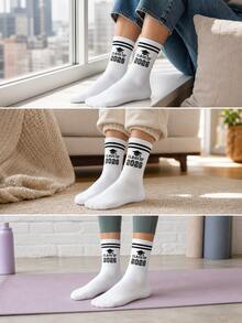 1 par de calcetines de graduación para mujer, calcetines de vuelta a la escuela, patrón de doble letra y número 2026 estilo universitario, calcetines de media pantorrilla, adecuados como calcetines de regalo conmemorativo, usables todo el año, perfectos para la temporada de vuelta a la escuela - Blanco - Ver 6