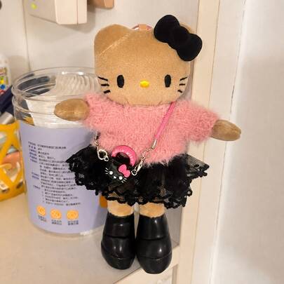 Boneka Plush Hello Kitty Liontin Kulit Hitam Kaki Panjang Gaya Manis Keren Sweater Pink + Rok Renda Hitam + Sepatu Bot Sol Tebal Sanrio Boneka Lucu Tas/Ransel/Dekorasi Interior Mobil Hiasan Gantung Hadiah untuk Anak Perempuan