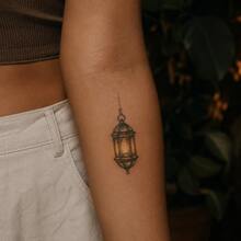 1 pieza Pegatina de tatuaje realista de PVC impermeable y resistente al roce, con patrón de pequeña linterna, apta para uso diario - Multicolor - Ver 2
