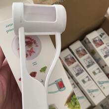 1件葡萄切片器，可將葡萄、櫻桃、番茄、草莓切成四分之一片，適用於蔬菜水果沙拉、蛋糕裝飾，不鏽鋼廚房小工具水果切片器 - 彩色 - 查看 11