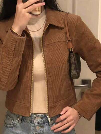女款棕色燈芯絨短版拉鍊夾克，長袖翻領梭織布料外套，適合秋冬休閒穿著
