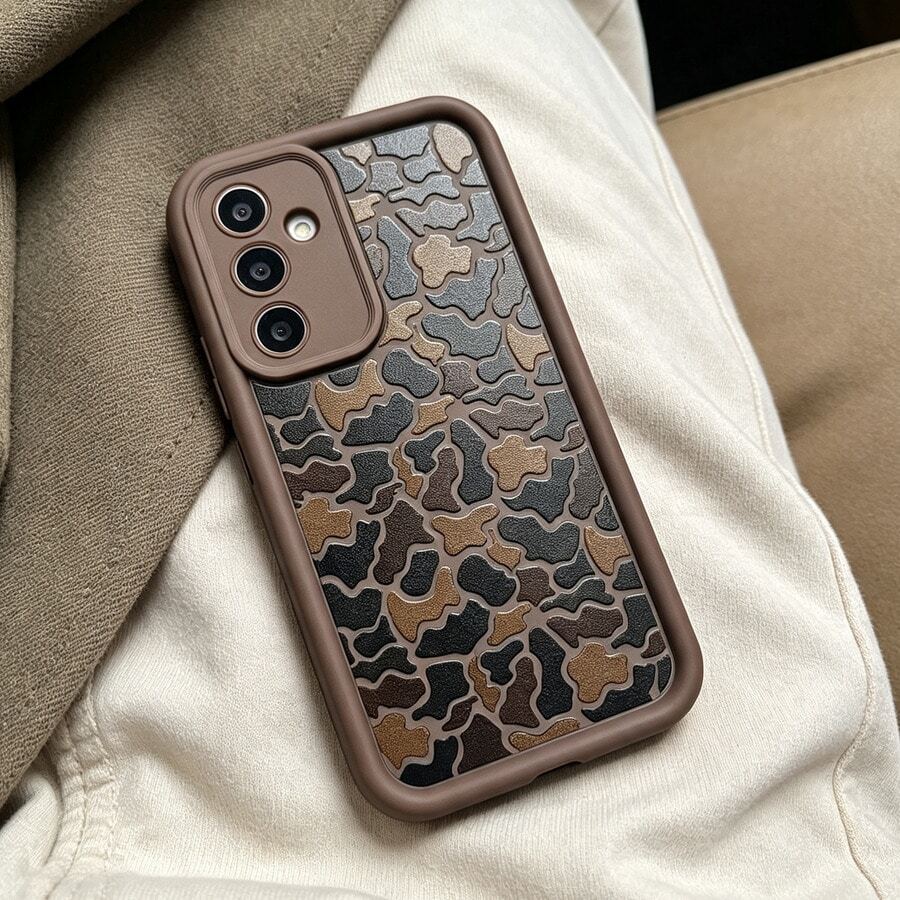 1pc [Pure Android Version] Military Green Camouflage Full Screen Personalized Minimalist Retro Brown Niche Workwear Style Embossed European American Party Men Women Couple Creative Innovative, Matte Brown Lens Frame Stepped Design Full Coverage Anti-Drop Soft Shell, [International Version Not Local Version] Suitable For Android/GALAXY/A/S/FE/PLUS/ULTRA/PRO/NOTE/POCO/X/Transsion/HOT/PLAY/SPARK/POP/SMART/RENO/Honor/E/G/Phone Case