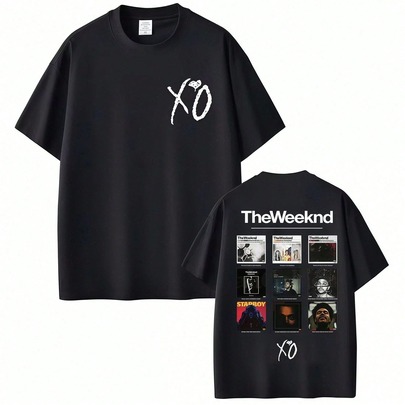 Camiseta Dupla Face Minimal The Weekndd XO, logo coração XO branco desgastado frente, texto The Weekndd atrás, colagem 9 capas de álbum e XO desenhado, merch colecionador