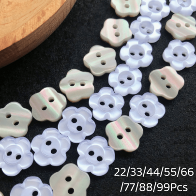 22/33/44/55/66/77/88/99Pcs Flower Shaped White Pearl Buttons, Two-Hole Glossy Shank Buttons, Multi-Color Shell Buttons For DIY Sewing Clothes, Shirts, Dresses, Crafts, Scrapbooking Decoration
