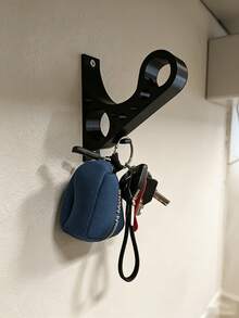 Motorcycle Helmet Wall Mount, Easily Supports Full Face Helmets; Scratch-Resistant And Durable; Easy Installation, Suitable For All Motorcycle Enthusiasts And Riders, Provides Neat Helmet Storage - A - View 7