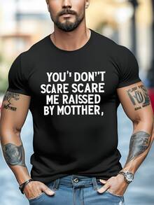 T-shirt da uomo nera con stampa grafica, con slogan "You Don't Scare Me Raised By Motther", girocollo e maniche corte, ideale per lo streetwear quotidiano. - nero - Visualizzare 2