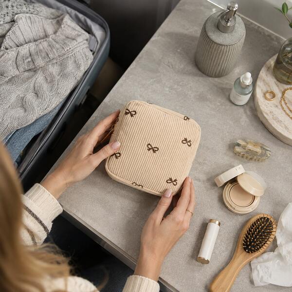 Sanitary Pad Storage Pouch, Helps Keep Pads, Tampons And Liners From Getting Loose Or Hard To Find In A Handbag Through Its Compact Square Shape And Zip Closure, While The Cute Print Adds A Neat Personal Accent For School, Work, Travel And Daily Use.