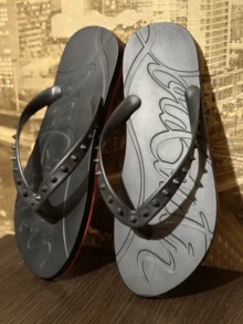 CL"Classic Retro 3D Riveted Red-Bottom Flip-Flops, Couple Beach Flat Toe Sandals, Casual Slip-Resistant Comfortable Flip-Flops - 黑色半釘 - 查看 2