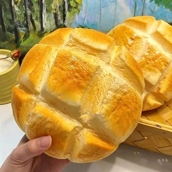 1 buah Roti Nanas Lembut & Kenyal - Mainan Pereda Stres Lembut yang Mengembang Perlahan, Cocok untuk Remaja dan Dewasa Muda. Warna, Gaya & Kemasan Acak. Mainan Squishy-Crunchy, Kotak Misteri Squishy.