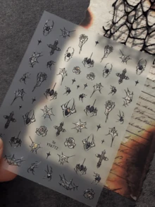1 feuille d'autocollants pour ongles style sombre Halloween, motif araignée, toile d'araignée et croix, accessoires de décoration 3D pour ongles, autocollants d'art pour ongles auto-adhésifs, décalcomanies de manucure DIY - Noir - Voir 9