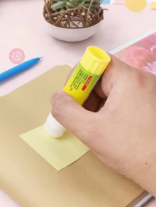 1/3/6/8/12/24支強力膠棒，無甲醛固體膠，便於攜帶，適用於學生DIY、照片、發票、文件信封、學校與辦公用品，返校季（隨機顏色與款式） - 圓柱形 - 查看 4