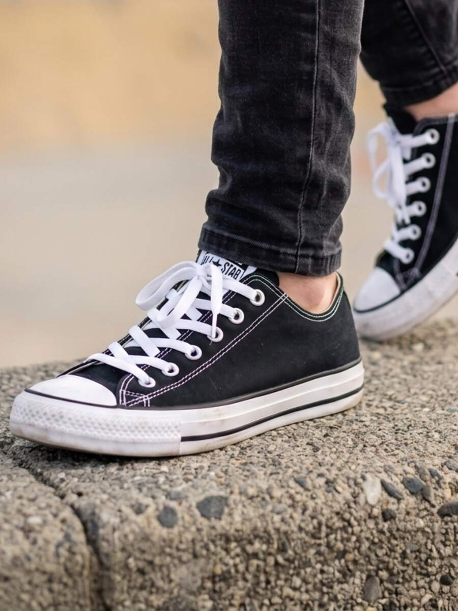 Converse Chuck Taylor All Star Low Top Unisex Sneakers -Black Canvas Shoes For Men & Women, Casual Sneakers | M9166C - 黑色 - 查看 1