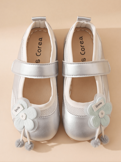 Hot-Selling 3-12 Years Silver Pom Pom Flower Children's Flat Shoes . Children's Hook And Loop Flat Shoes . Children's Princess Flat Shoes | Light Brown Rubber Flat Non-Slip Flexible Lightweight Comfortable For Long Walks . Fresh Pastoral Style | Birthday Party Short Trip Vacation Wear