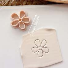 1pc Flower Shaped Polymer Clay Cutter, Love Theme Art Earring Making Tool, For Earrings, Brooches, Pendants, High Precision Soft Ceramic Mold, Suitable For DIY Art Clay Earring Creation Tool - Apricot - View 6