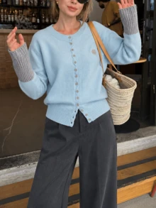 新款秋冬女款休閒極簡溫柔對比色設計長袖針織開襟毛衣 - 藍色 - 查看 2