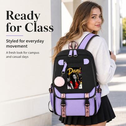Mochila Gráfica Preppy Dani Katseye para Adolescentes, Mochila Escolar Grande de 15.6 Pulgadas para Portátil con Puerto de Carga USB & Jack para Auriculares, Mochila de Viaje Casual Impermeable de Oxford, 3 Opciones de Color Disponibles