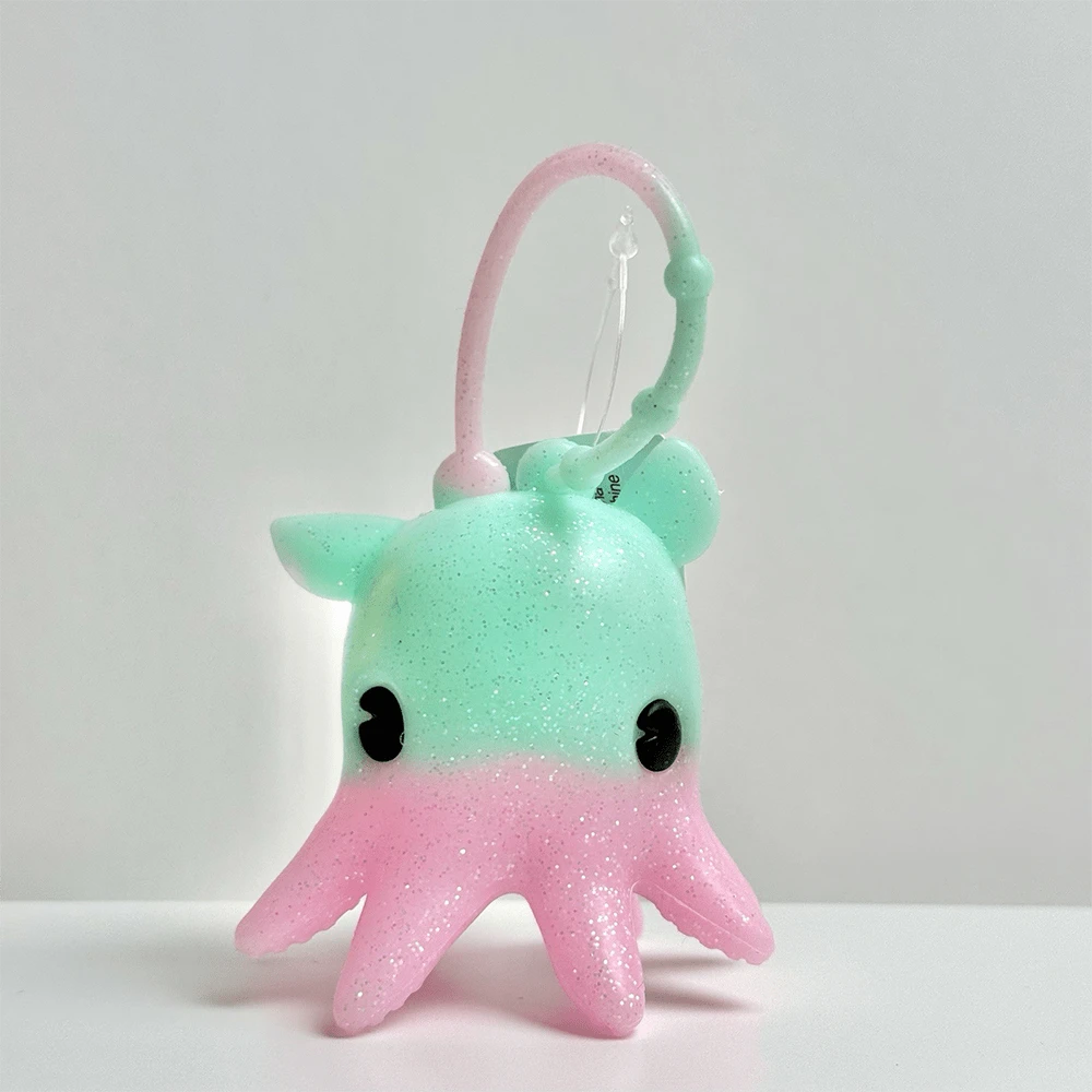 Keychain Holder With Random Gel Included Bath B&BW Original Silicone Figures Body Halloween Dog Heart Chocolate Autumn Teacher - 珊瑚粉 - 查看 1