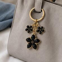 Miniso 1pc Elegant Enamel Flower Keychain, Gold Tone Floral Bag Pendant Charm For Women, Purse, Backpack, Car Keys, Birthday, Graduation & Friendship Gift, 3 Colors Available - 1PC - View 5