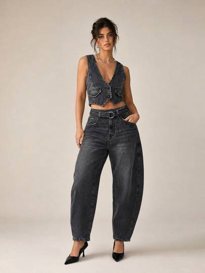 Conjunto Jeans Feminino Colete e Calça Barrel com Cinto e Strass