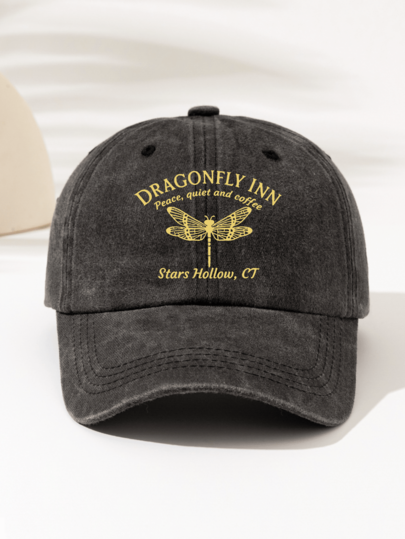 1件時尚極簡水洗棒球帽「DRAGONFLY INN Stars Hollow, CT Dragonfly」印花圖案，男女通用必備時尚單品，四季皆宜裝飾風格，送給家人朋友的趣味可愛禮物