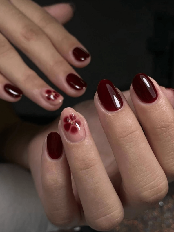 24 piezas de uñas postizas de presión color claret con diseño floral rojo, uñas falsas cortas de forma ovalada, set de manicura de presión que incluye 1 hoja de pestañas adhesivas y 1 lima de uñas, adecuado para uso diario