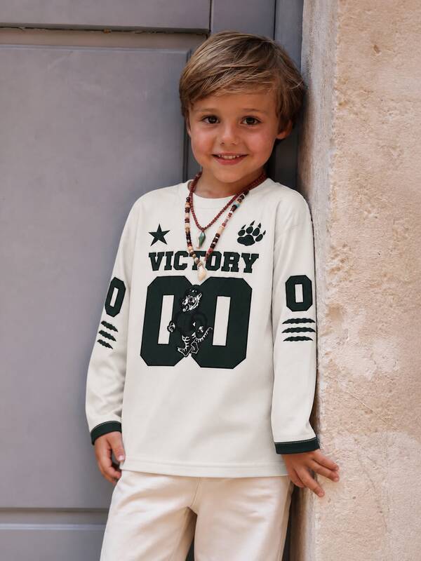 1pc Boys Beige Long Sleeve T-Shirt, Green Ribbed Cuffs, Victory Letter + Cartoon Tiger Mascot + 00 Number, Paired With Star, Paw Print, Claw Mark Print Design, Casual Street Y2K American Vintage Style Top, Soft Touch Versatile Top, Suitable For Boys And Children, Breathable, Soft, Warm, Skin-Friendly, Boys Clothing Pattern Top
