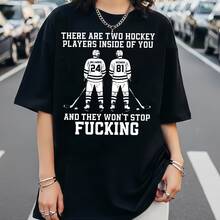 Funny Unisex Graphic T-Shirt For Book Lovers, Retro Two-Player Hockey Design With 'Heated Rivalry Vintage Back Jersey' Text, Distressed Style, Casual - 黑色 - 查看 1