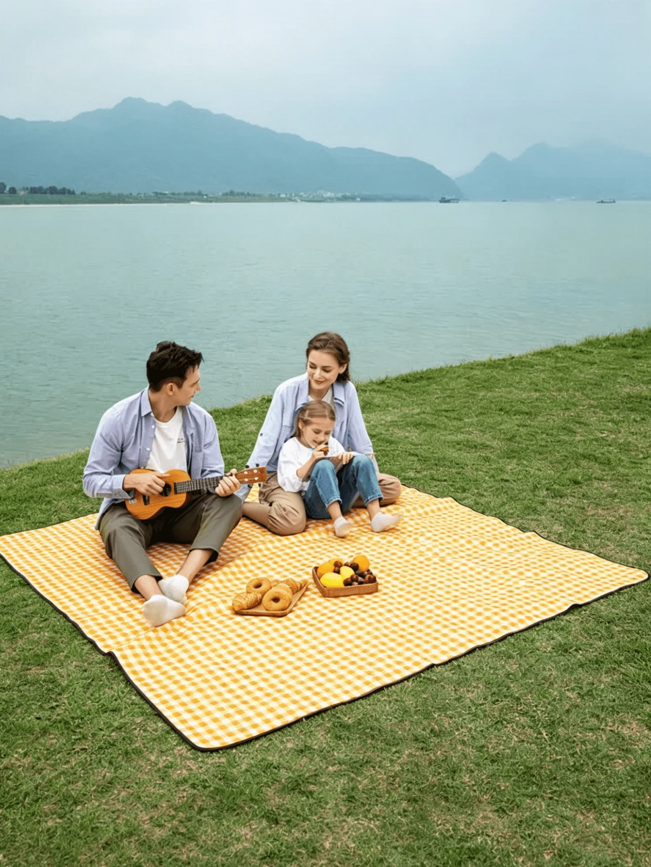 CAMEL CROWN Outdoor Moisture-Proof Mat, Portable Thickened Picnic Blanket, Foldable Waterproof Ground Pad, Suitable For Camping - Yellow and White Plaid - View 1