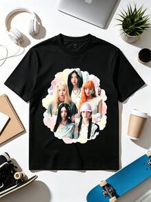 ILLITs Soft Pastel Cloud Frame Girls Music Note Graphic T-Shirt. - 黑色 - 查看 1