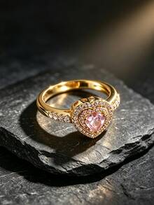 Bague en cuivre plaqué or 18K à triple couche halo avec cœur rose en zircone cubique pour femmes, bague en forme de cœur rose en diamant avec strass complet et artisanat lourd, bijou de proposition de mariage de luxe élégant, convient pour les soirées, les rendez-vous, les mariages, cadeau de la Saint-Valentin pour la petite amie, couleur durable, accessoire de pierre précieuse atmosphérique - Doré - Voir 3