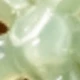 متعدد الألوان